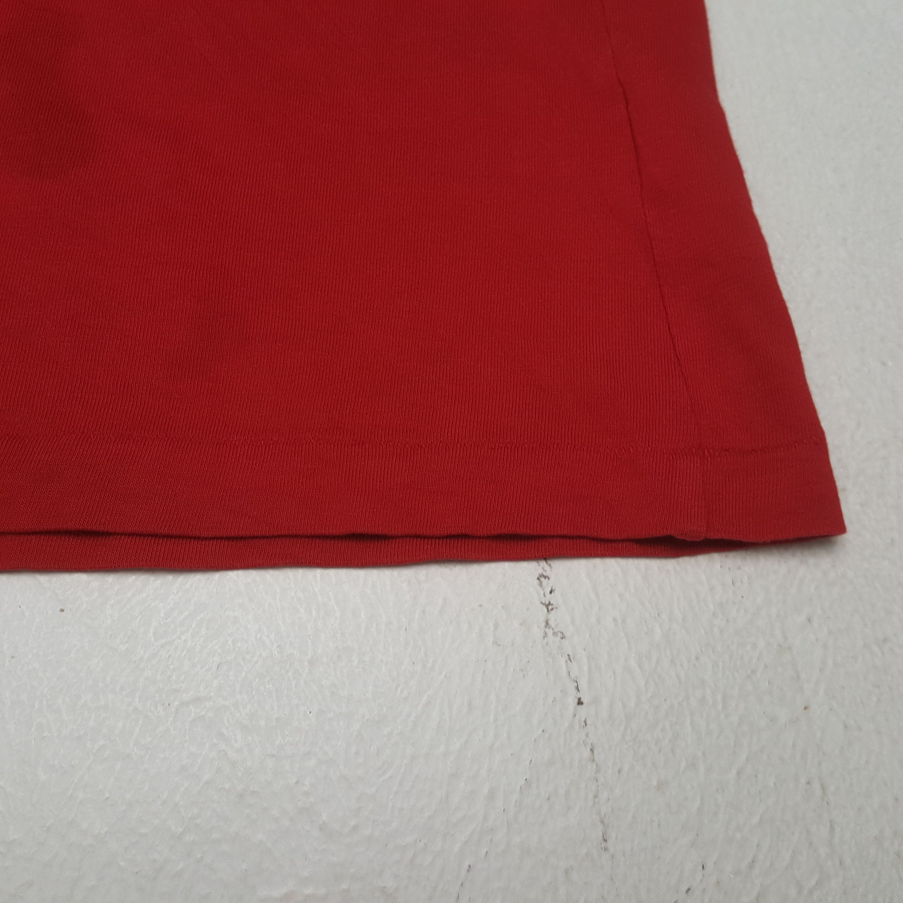 Uniqlo Uniqlo x KAWS Streetwear Style Tshirt RR29 Size US L / EU 52-54 / 3 - 6 Thumbnail