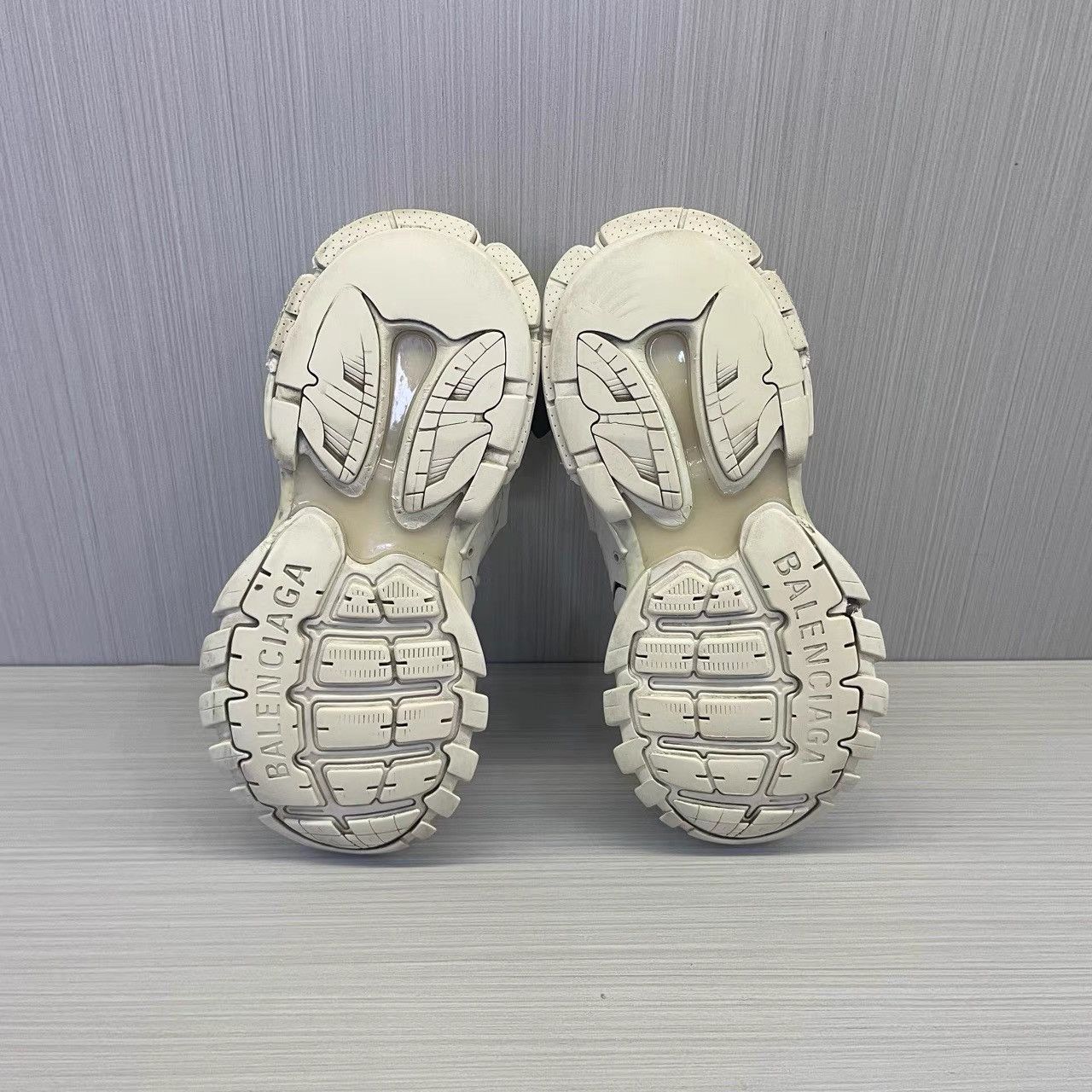 Balenciaga Balenciaga Track Off-white Dad Sneakers K28 Size US 9 / EU 42 - 3 Thumbnail
