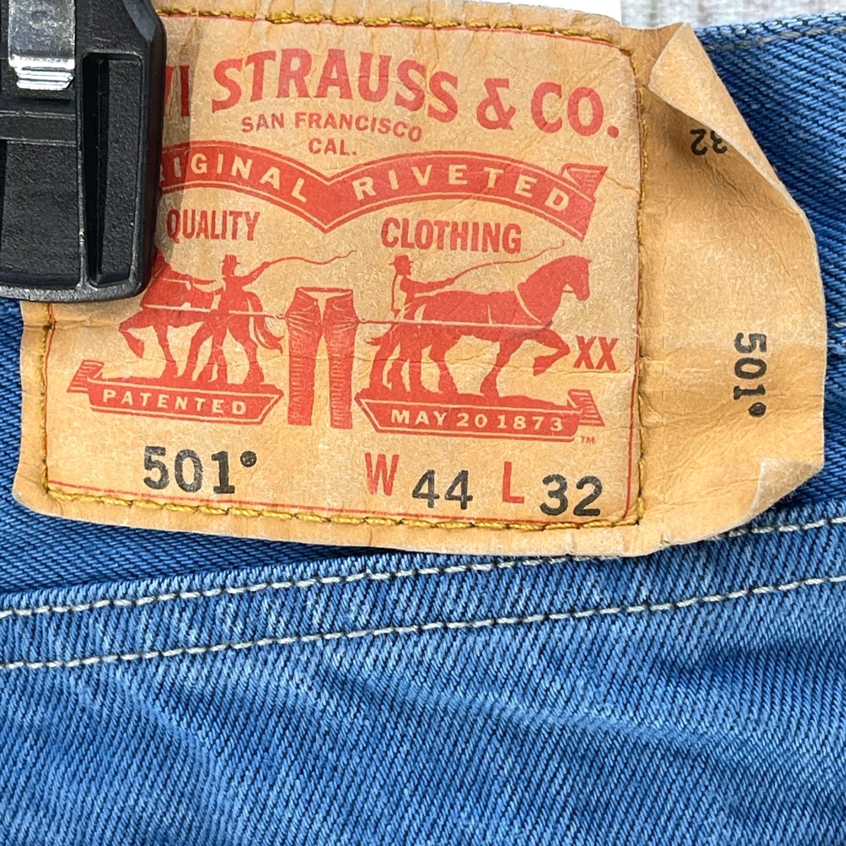 Levi's Levis 501 Jeans 44x32 Blue High Rise Button Fly 100 Cotton Straight Leg Size US 44 / EU 60 - 3 Thumbnail