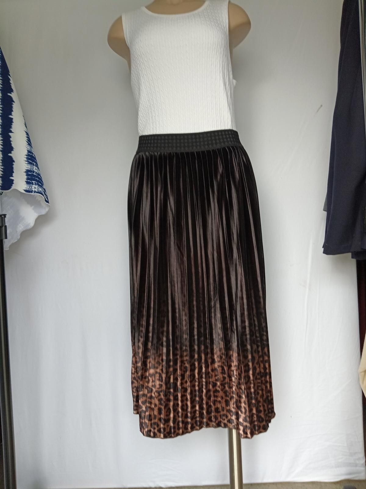 Chicos Chico's Women's Pleated Skirt - Leopard & Black Size 28" / US 6 / IT 42 - 1 Thumbnail