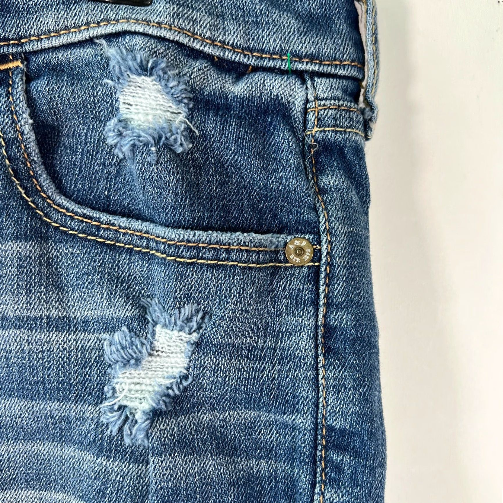 Abercrombie & Fitch Abercrombie And Fitch New York Womens Blue Denim Short Distressed Cut Off Size 4 Size 30" / US 8 / IT 44 - 4 Thumbnail