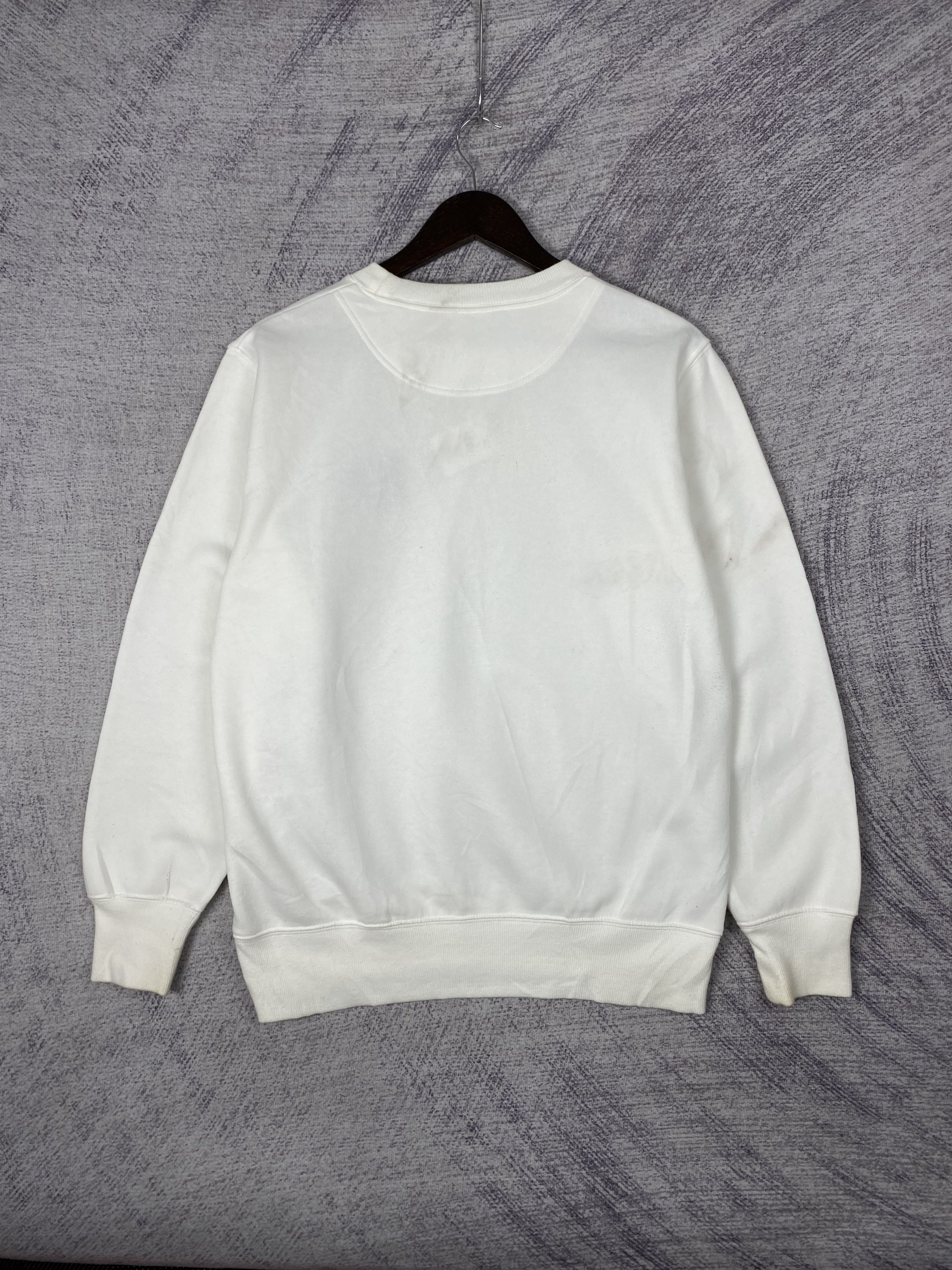Disney Vintage Disney x GU Crewneck Long Sleeve Sweatshirts Size US M / EU 48-50 / 2 - 6 Thumbnail