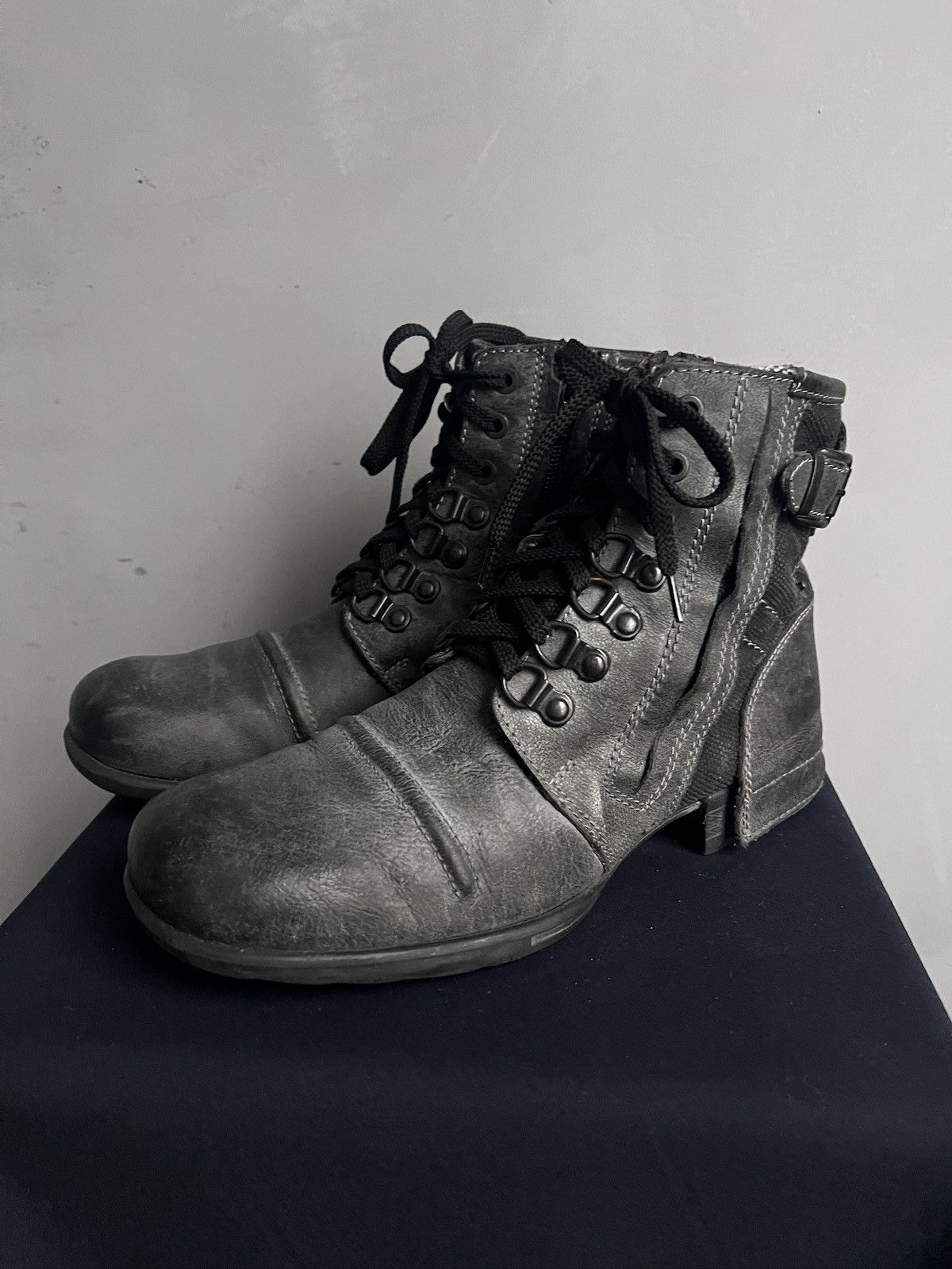 Avant garde leather ankle moto boots Replay guidi style
