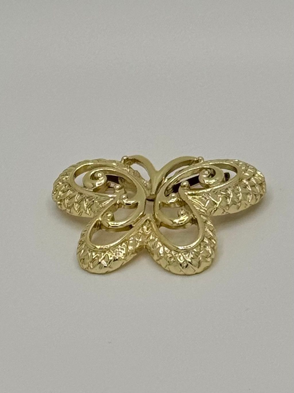 Other Vintage Gold Tone Butterfly Pin Brooch With Scrolls Design Size ONE SIZE - 2 Thumbnail