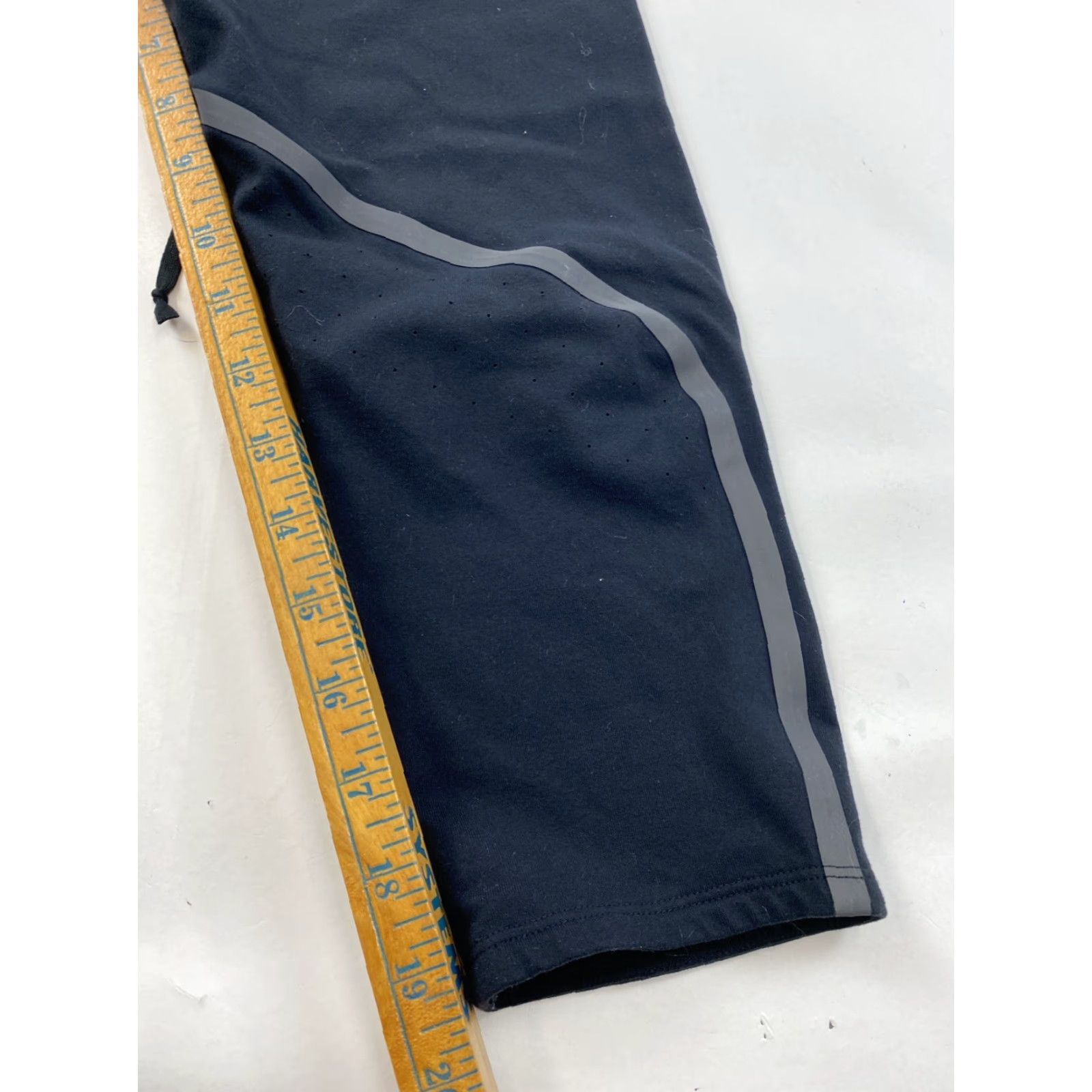 Nike Nike Leggings Womens M Black Capri Cropped Compression Size 32" / US 10 / IT 46 - 4 Thumbnail