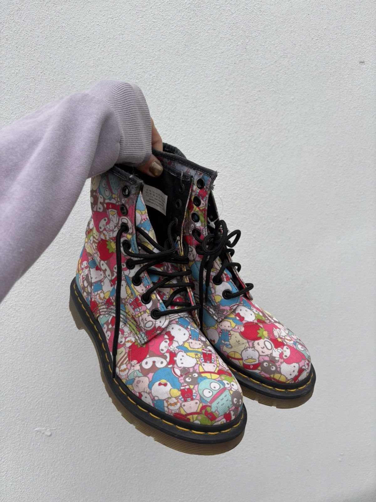 Dr. Martens Dr Martens x Hello kitty limited edition boots Size US 7 / IT 37 - 7 Thumbnail
