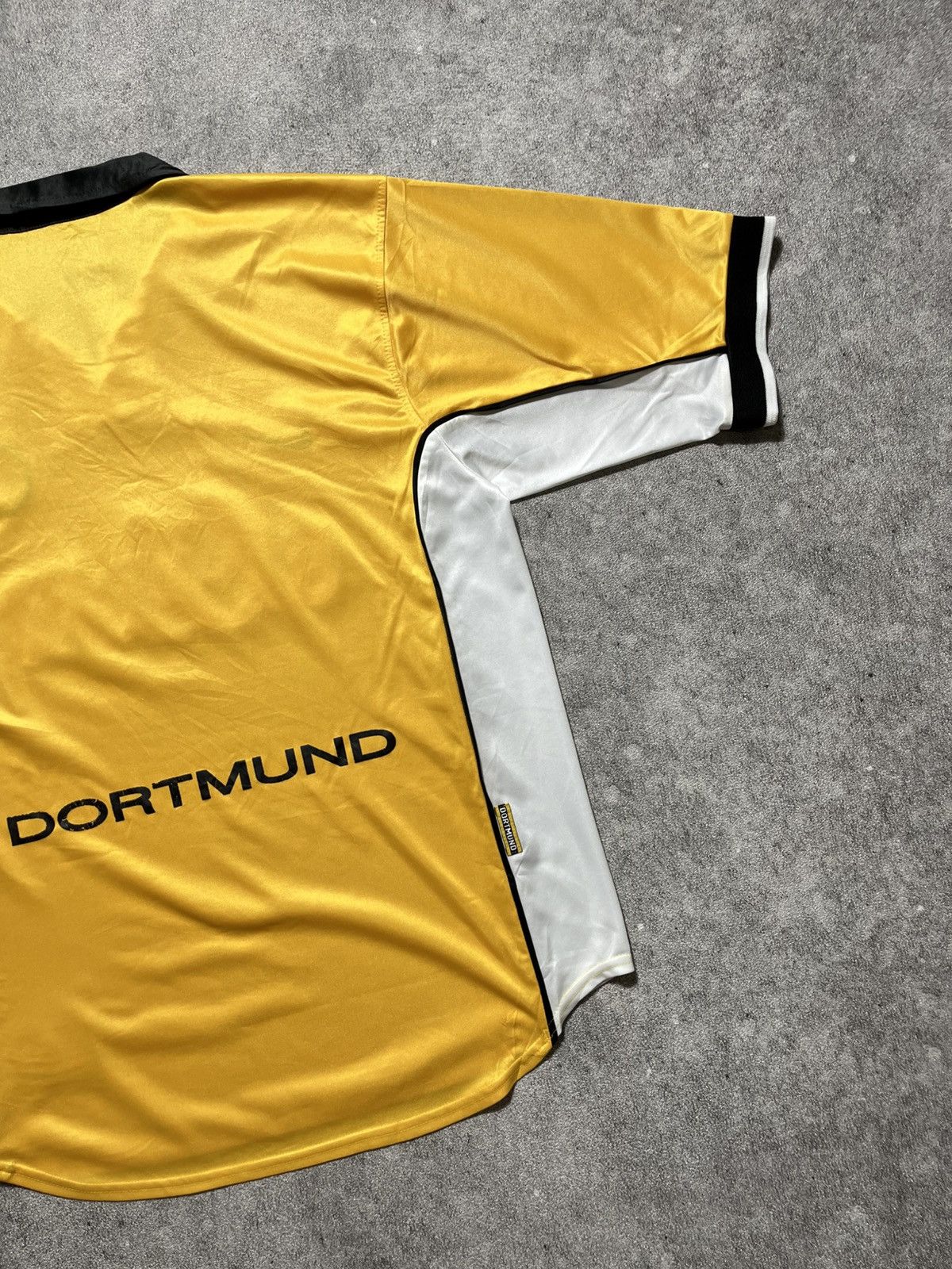 Nike 🚨SOLD🚨Vintage Borussia Dortmund 98/00 Home Jersey Size US L / EU 52-54 / 3 - 7 Thumbnail