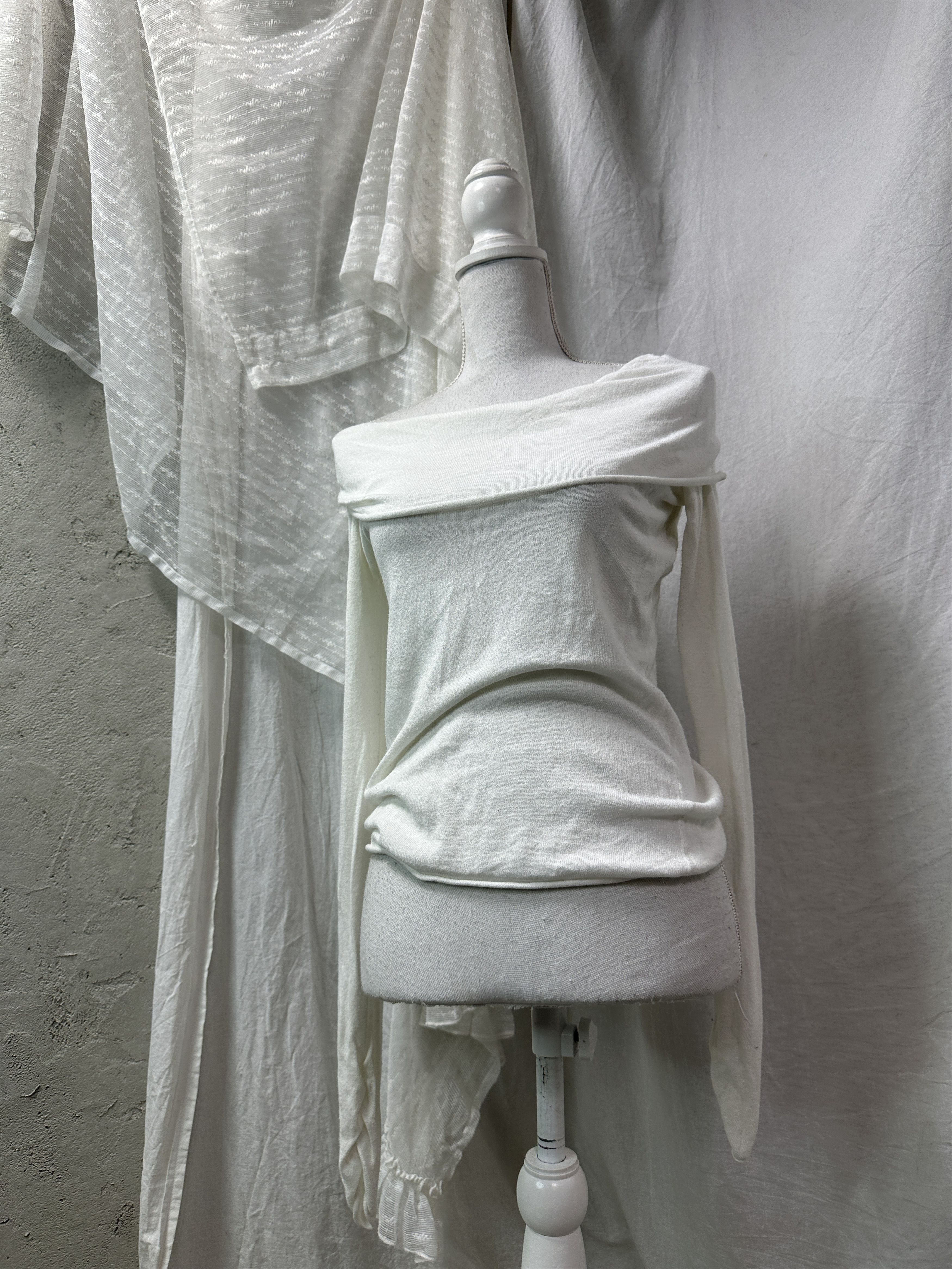 Vintage Vintage Viscose Bare Shoulders Fitted Sweater 00s Size L / US 10 / IT 46 - 1 Thumbnail