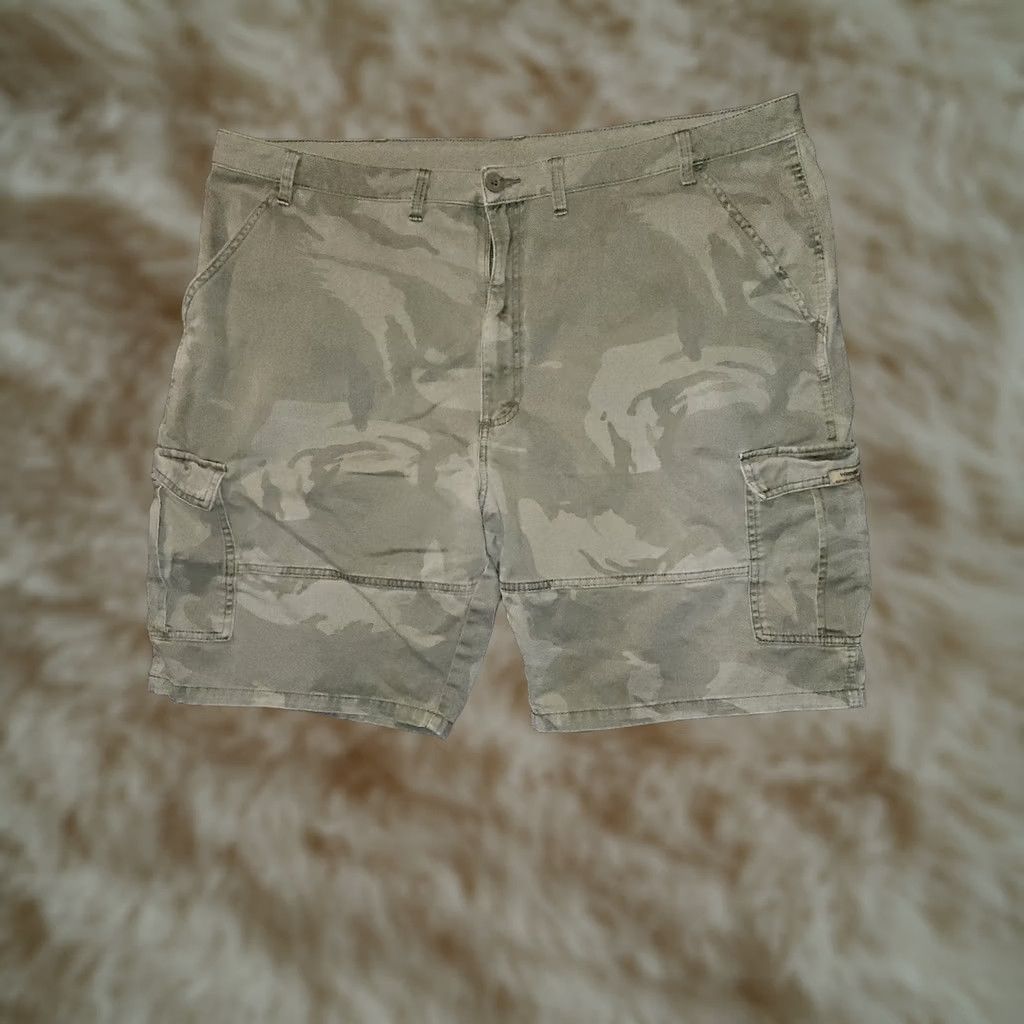 Wrangler VINTAGE Wrangler Camo Cargo Shorts 44 Green High Rise Men Cargo Pocket Regular Inseam 9 in Mens Size US 44 / EU 60 - 1 Thumbnail