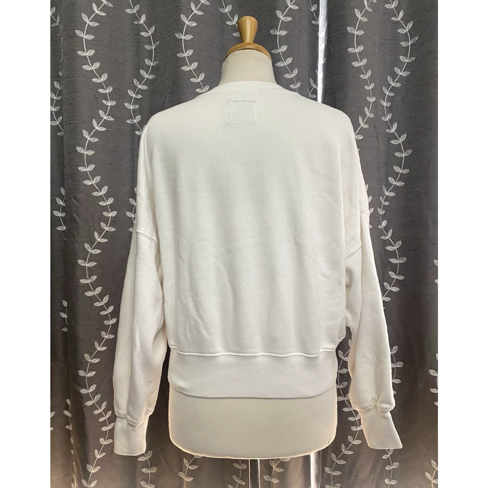 Abercrombie & Fitch Abercrombie & Fitch Sweatshirt Womens Cropped Embroidered Crew Neck White Medium Size M / US 6-8 / IT 42-44 - 4 Thumbnail
