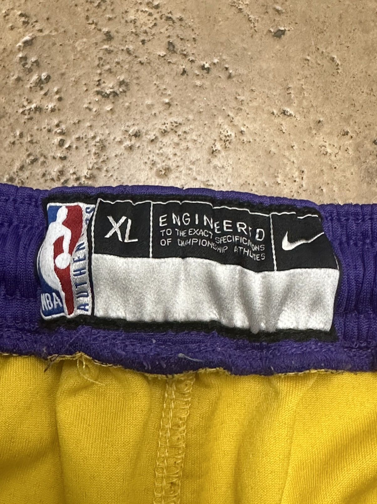 NBA × Nike Nike NBA Los Angeles Lakers Mesh Basketball Shorts Size XL Size US 34 / EU 50 - 4 Thumbnail