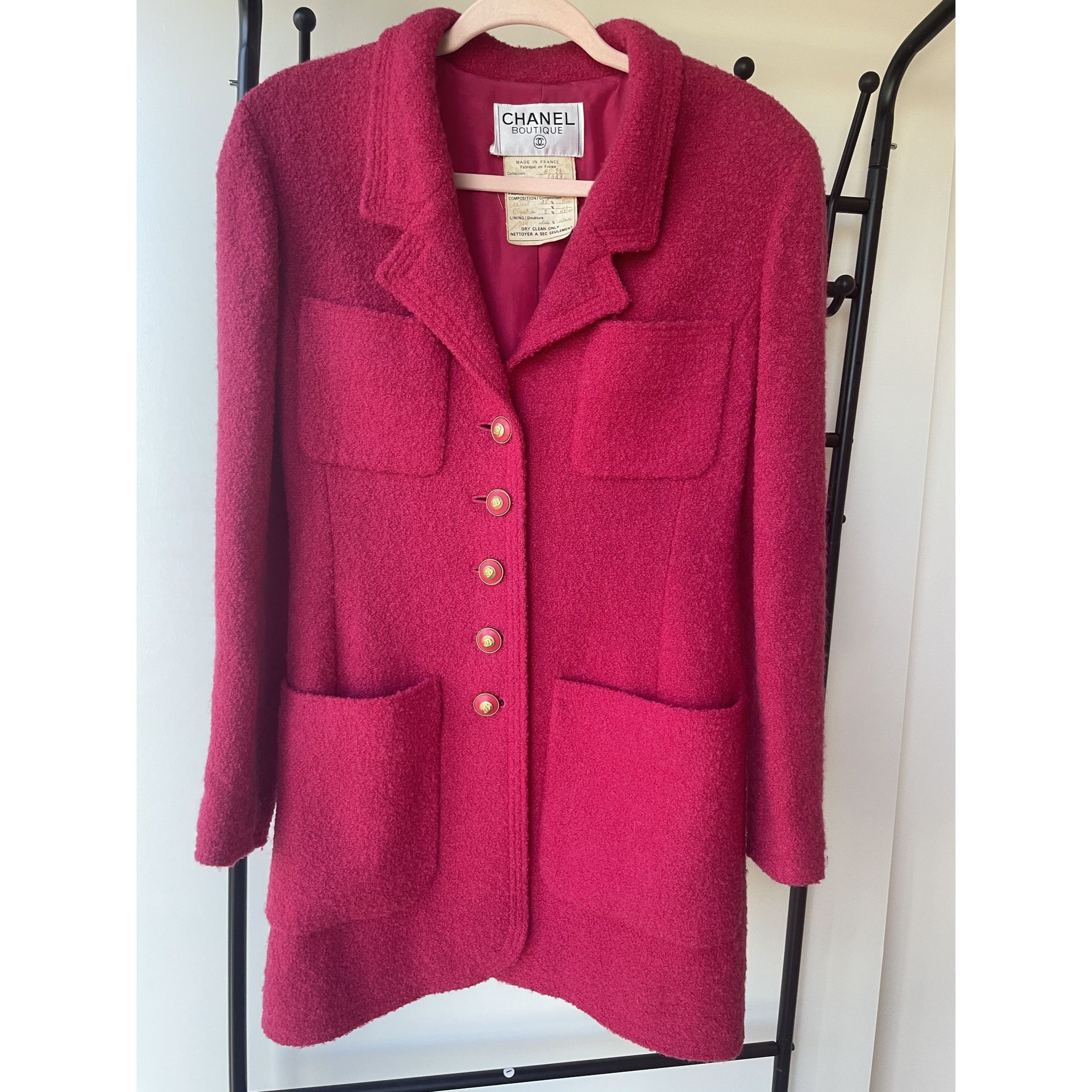 Chanel Chanel Vintage Boucle Wool Pink Coat With Gold Button Accent Size XS / US 0-2 / IT 36-38 - 3 Thumbnail
