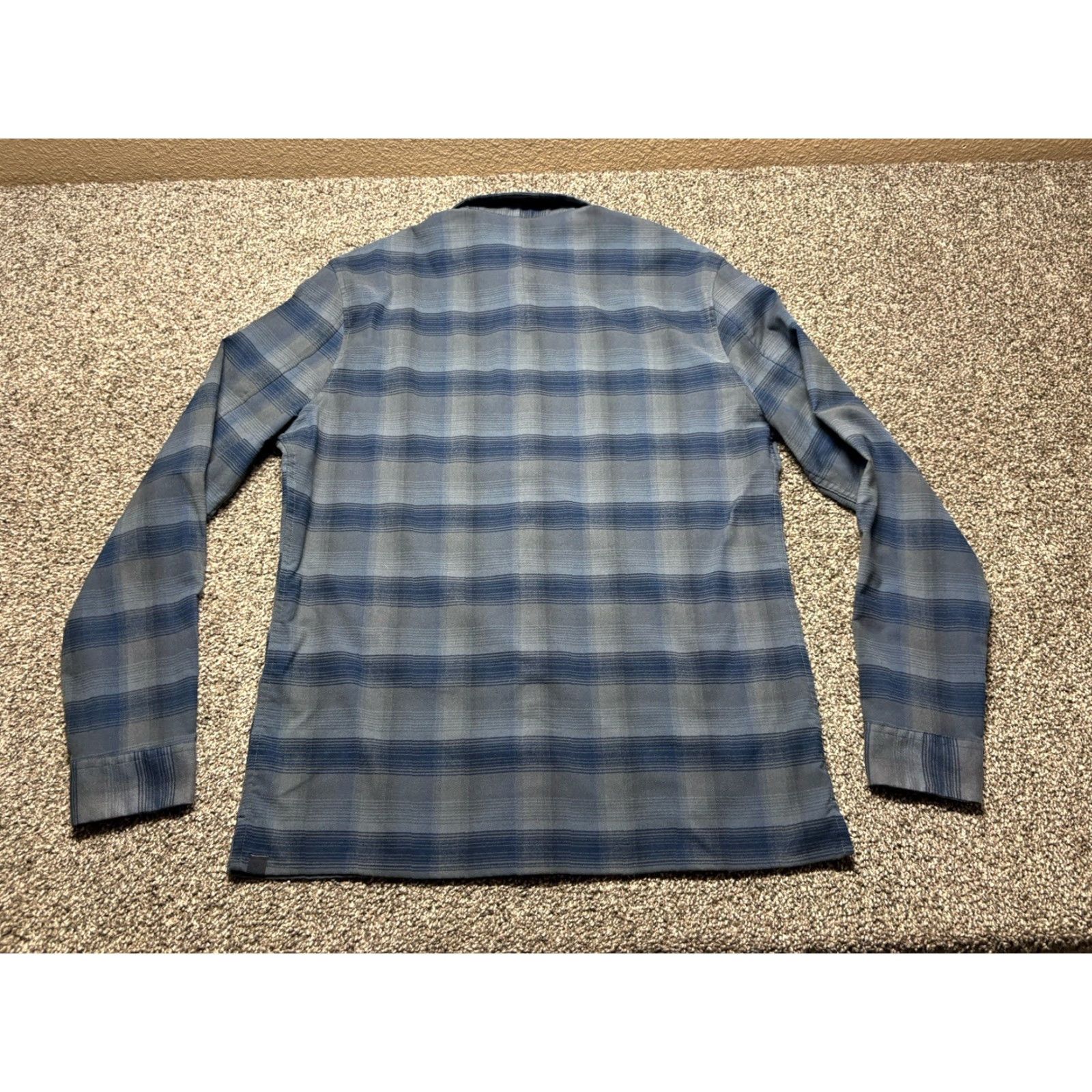 Lululemon Lululemon Shirt Mens Large Blue Plaid Button-Up Flannel Knit Soft Easy Care Pocket Casual Business Workwear All Seasons Size US L / EU 52-54 / 3 - 3 Thumbnail