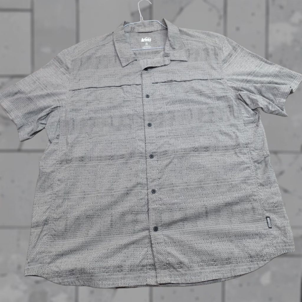 Vintage REI Co-Op Shirt XL Gray Beige Geometric Pattern Vented Snap Pockets Men Short Sleeve Button-Up Nylon Spandex Size US XL / EU 56 / 4 - 1 Thumbnail