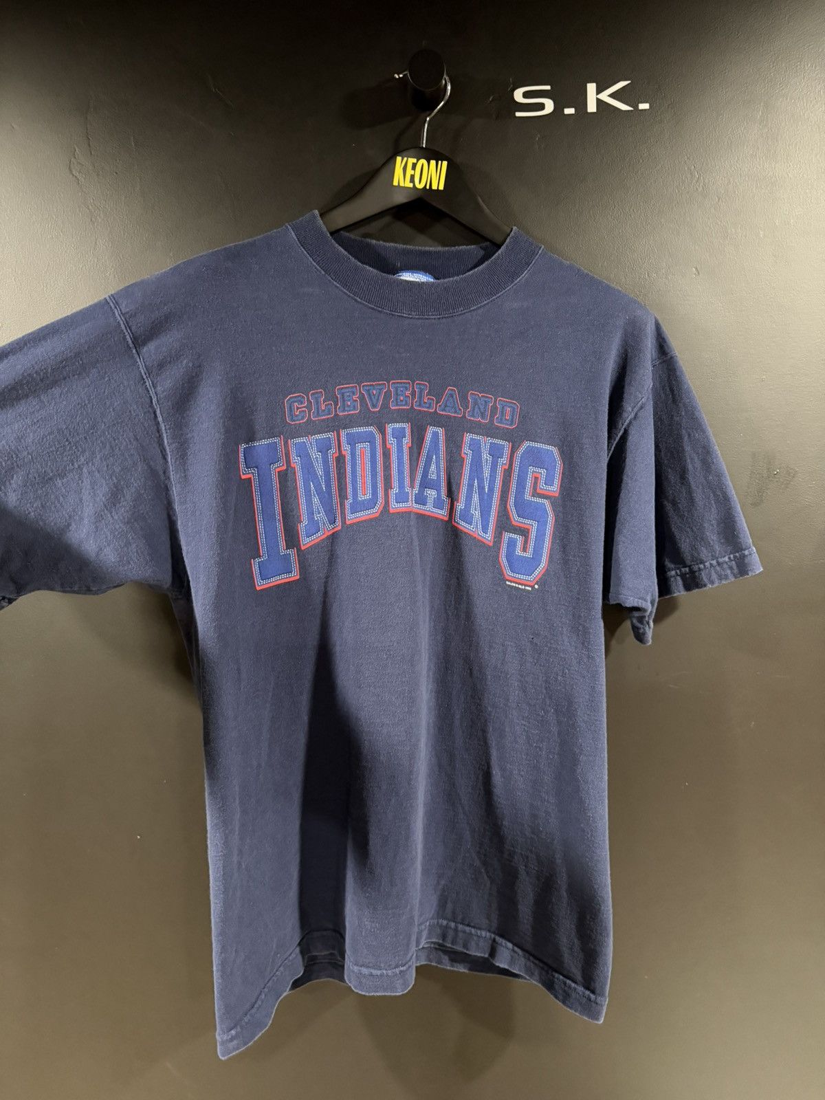 Vintage 1996 Vintage Cleveland Indians Faded MLB Sports Tee L Size US L / EU 52-54 / 3 - 4 Thumbnail
