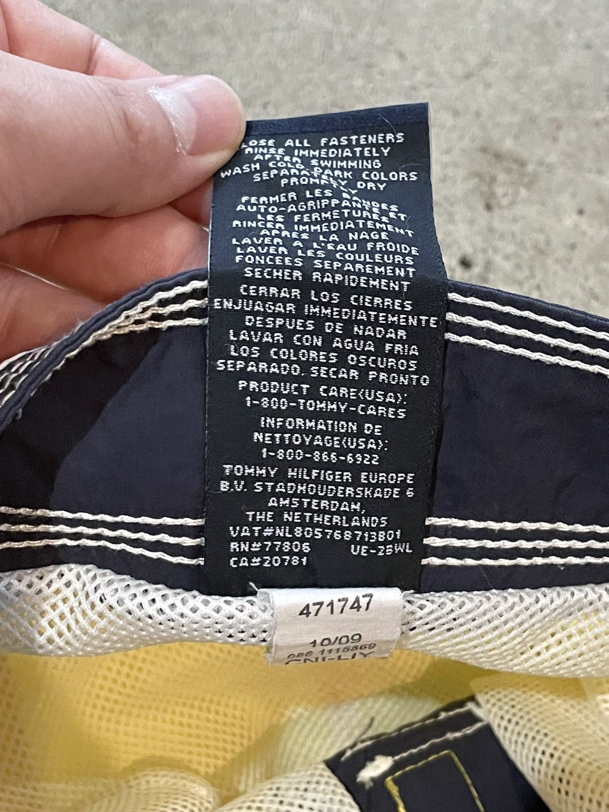 Tommy Hilfiger Early 2000’s Tommy Hilfiger Swim Shorts Size US 34 / EU 50 - 8 Thumbnail