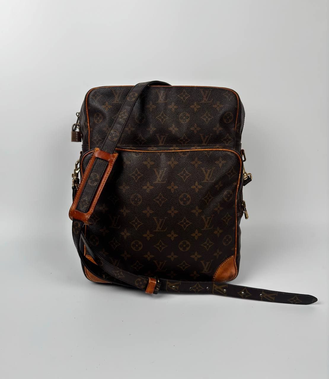 Louis Vuitton Vintage Louis Vuitton Monogram Amazon Shoulder Bag Size ONE SIZE - 1 Thumbnail