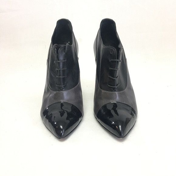 image of YVES Saint Laurent O1Mj1Ld1Sgn0324 Heel Shoes In Black & Tan in Black/Tan, Women's (Size 10)