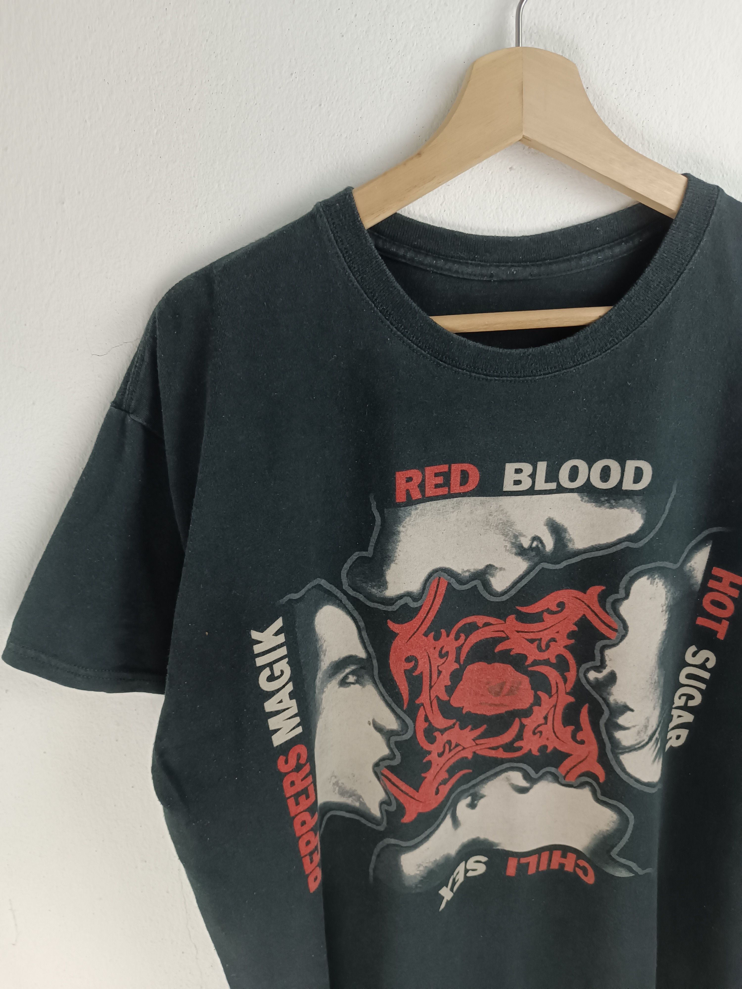 Band Tees VINTAGE RED HOT CHILLI PEPPERS TEE (nirvana pearl jam hole) Size US L / EU 52-54 / 3 - 5 Thumbnail