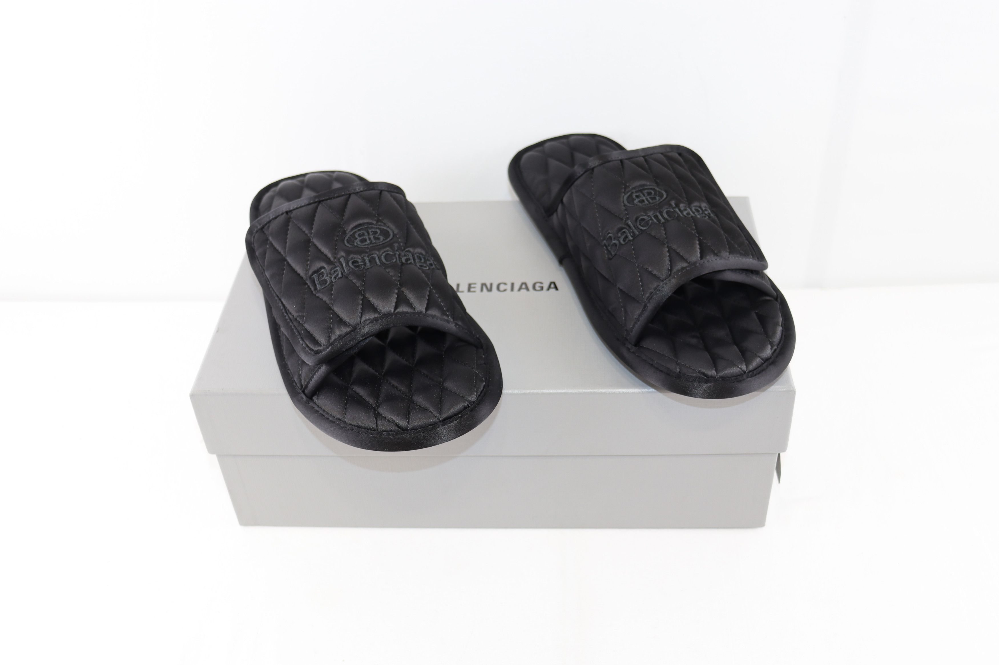 Balenciaga o1rshd1 Q:2 / Quilted Satin/Hotel Artw Home Slide Sandal Size US 9 / EU 42 - 13 Thumbnail