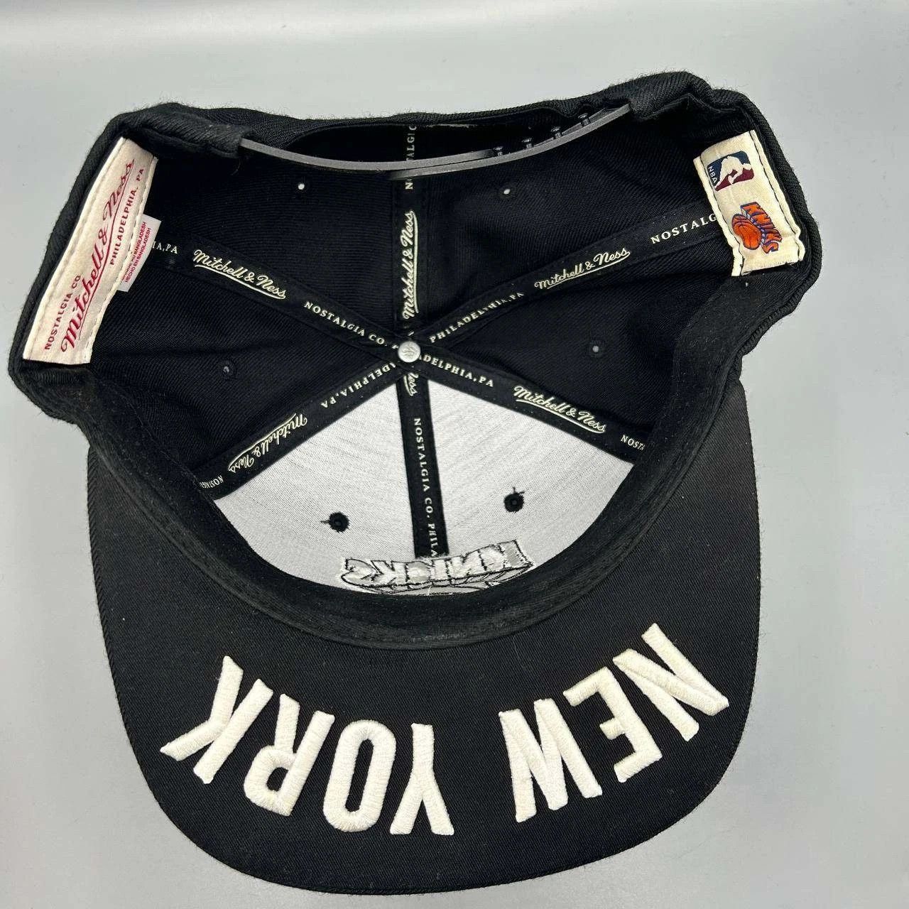 Mitchell & Ness New York Knicks Hat Men Black Embroidered Snap Back Cap Size ONE SIZE - 2 Thumbnail