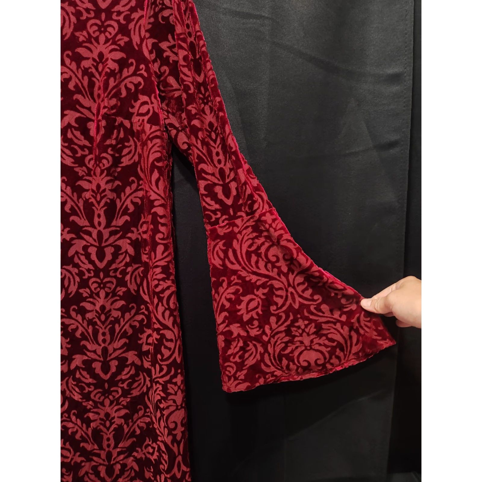 Velvet Beige By Eci Dress Womens Medium Red Velvet Floral Bell Sleeve Shift Party Short Size 32" / US 10 / IT 46 - 7 Thumbnail