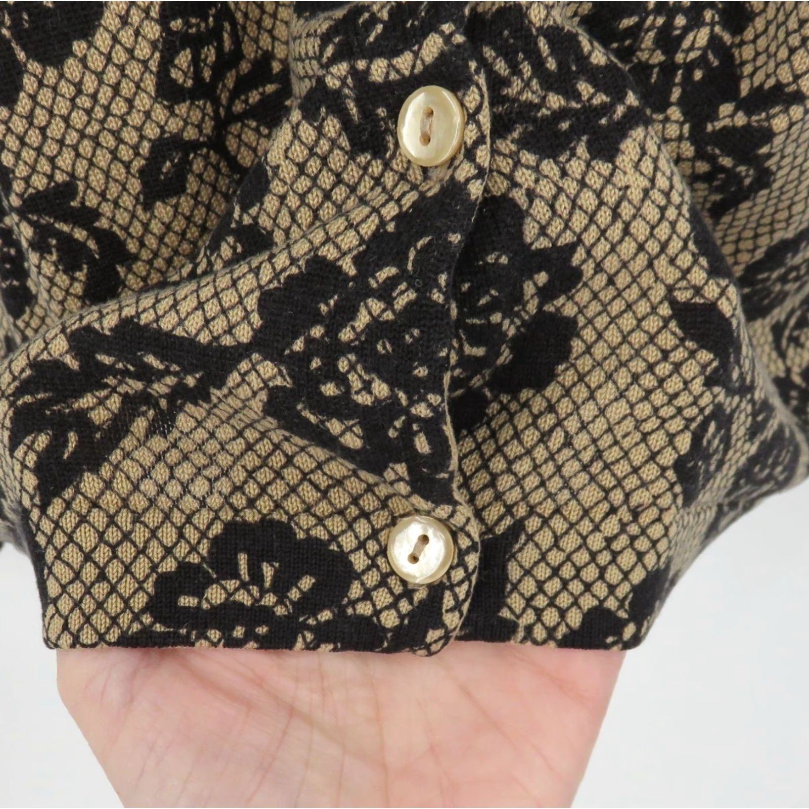 Vintage August Silk Knits Cardigan Sweater Women Medium Black Floral Print Round Neck Long Sleeve Size M / US 6-8 / IT 42-44 - 4 Thumbnail