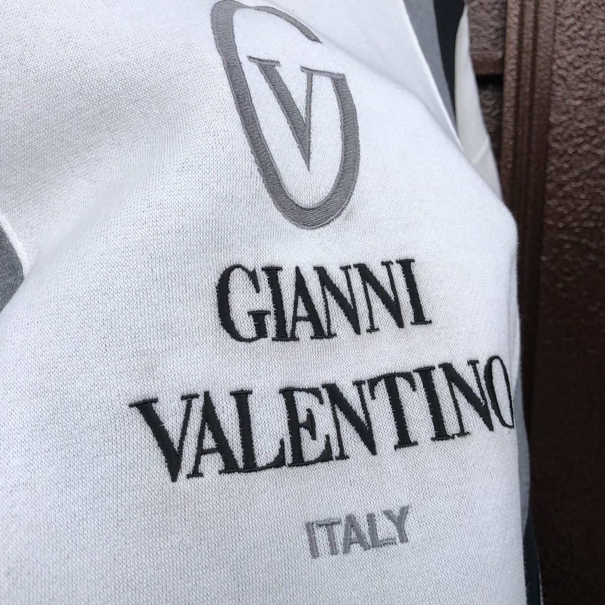 Gianni Valentino Vintage Gianni Valentino Italy Embroidery Logo Sweatshirts Size US L / EU 52-54 / 3 - 4 Thumbnail