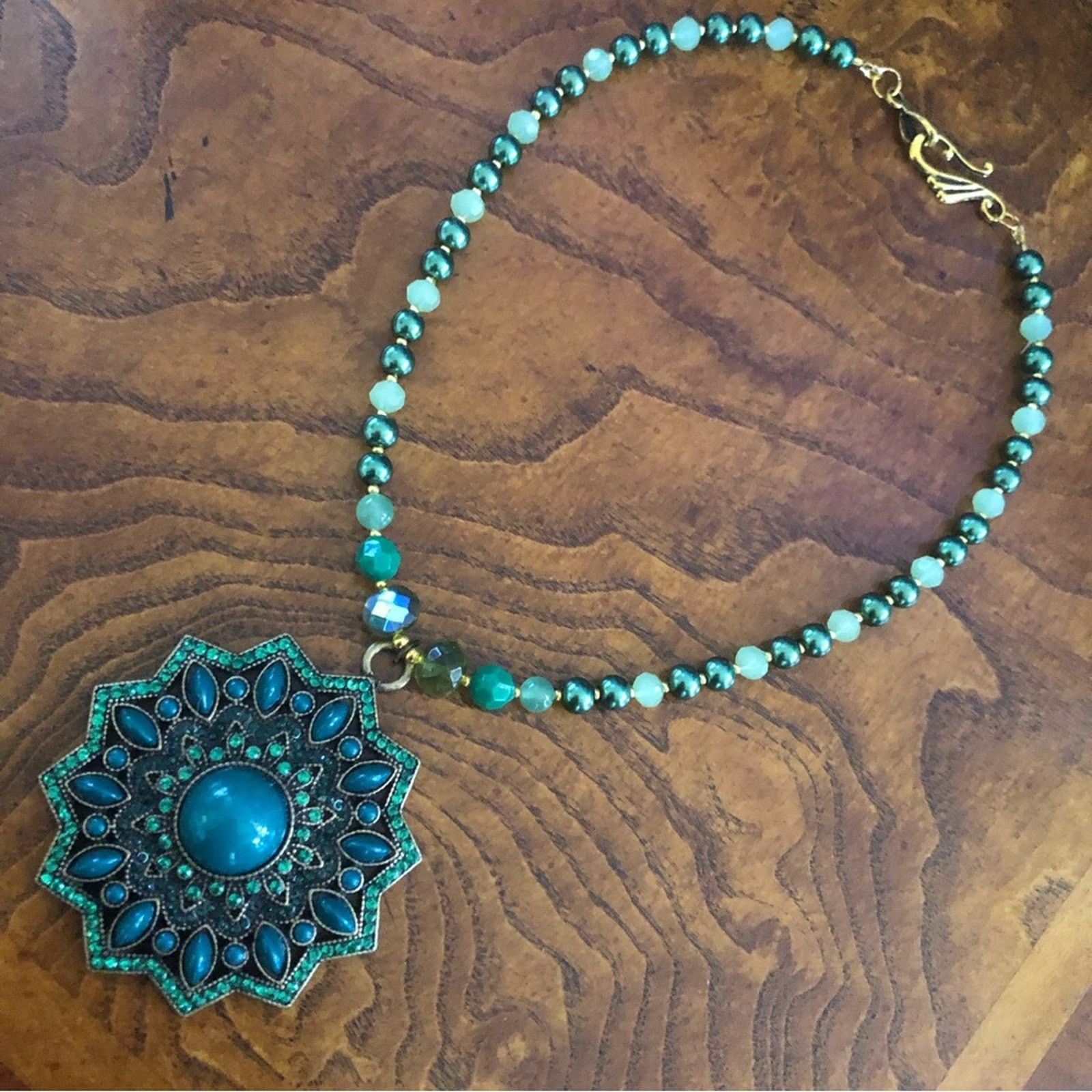 Handmade Handcrafted repurpose green stone cluster Pearl necklace Size ONE SIZE - 8 Thumbnail
