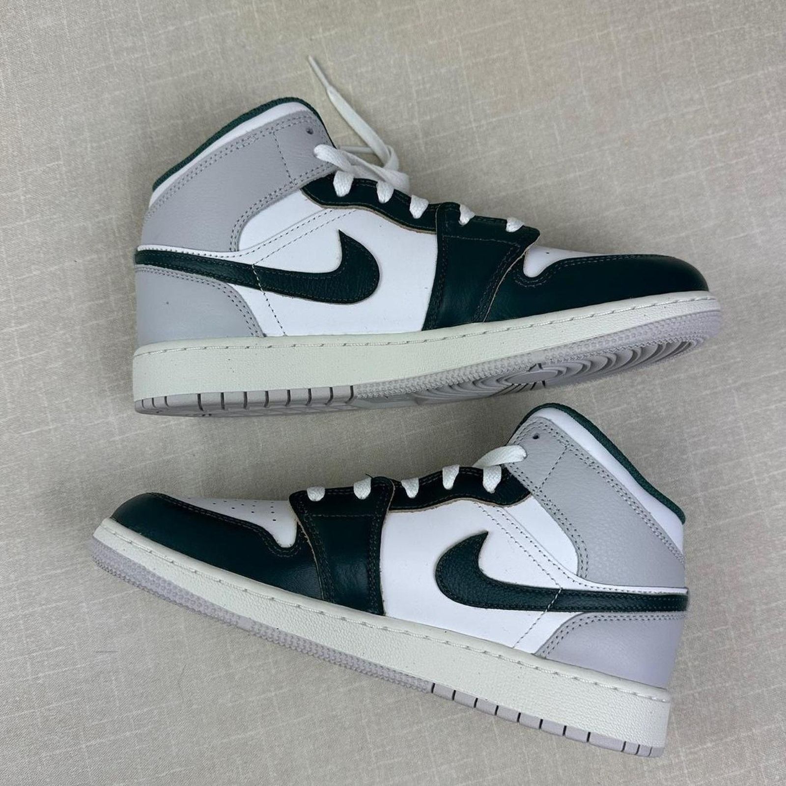 Jordan Brand 🐊 2024 Jordan 1 Mid "Oxidized Green" 8W Size US 8 / IT 38 - 4 Thumbnail