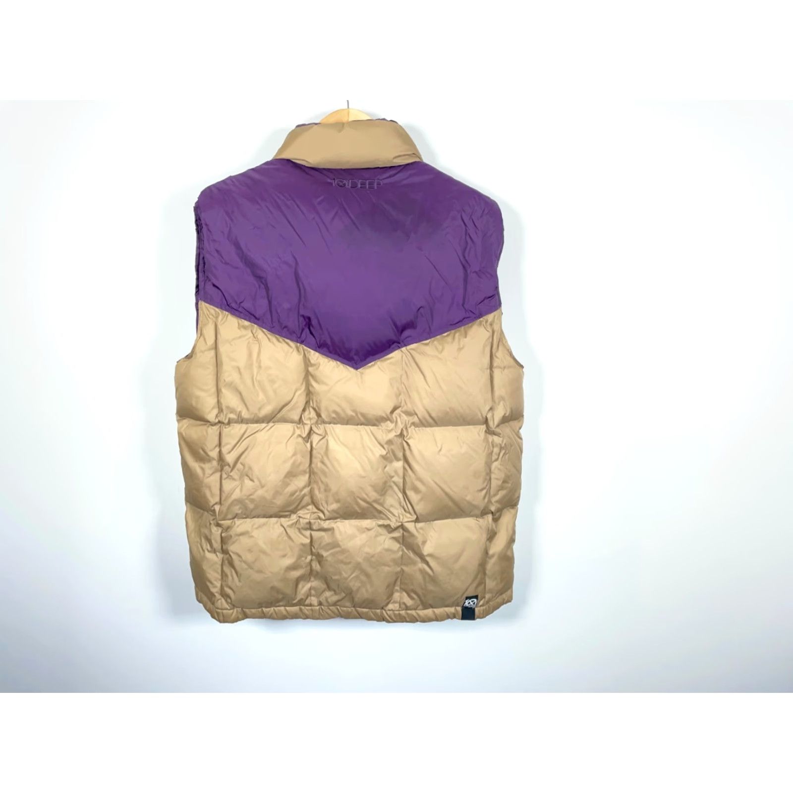 Vintage VINTAGE 10.Deep Puffer Vest Men 2XL Beige Purple Quilted Down Insulated Short Zip Pockets Hip Hop Streetwear Size US XXL / EU 58 / 5 - 2 Thumbnail