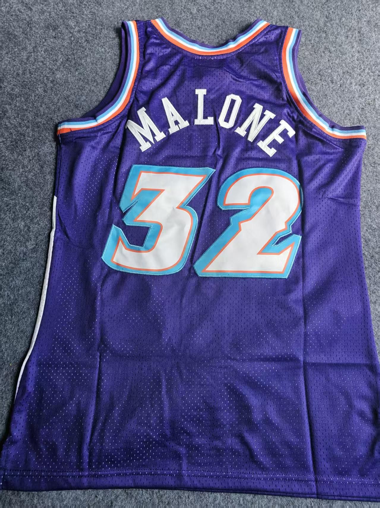NBA 1996 97 Utah Jazz 32 Karl Malone Jersey Size US M / EU 48-50 / 2 - 3 Thumbnail