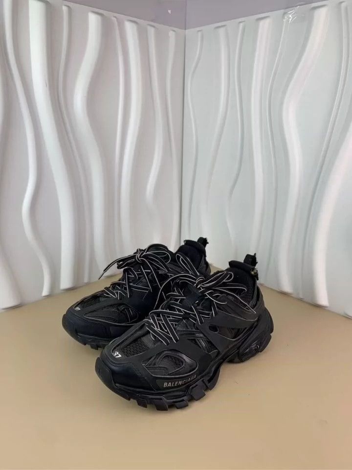 Balenciaga Balenciaga Black lacing low Top Casual Shoes Dad Shoes 2502 Size US 5 / EU 37 - 1 Thumbnail