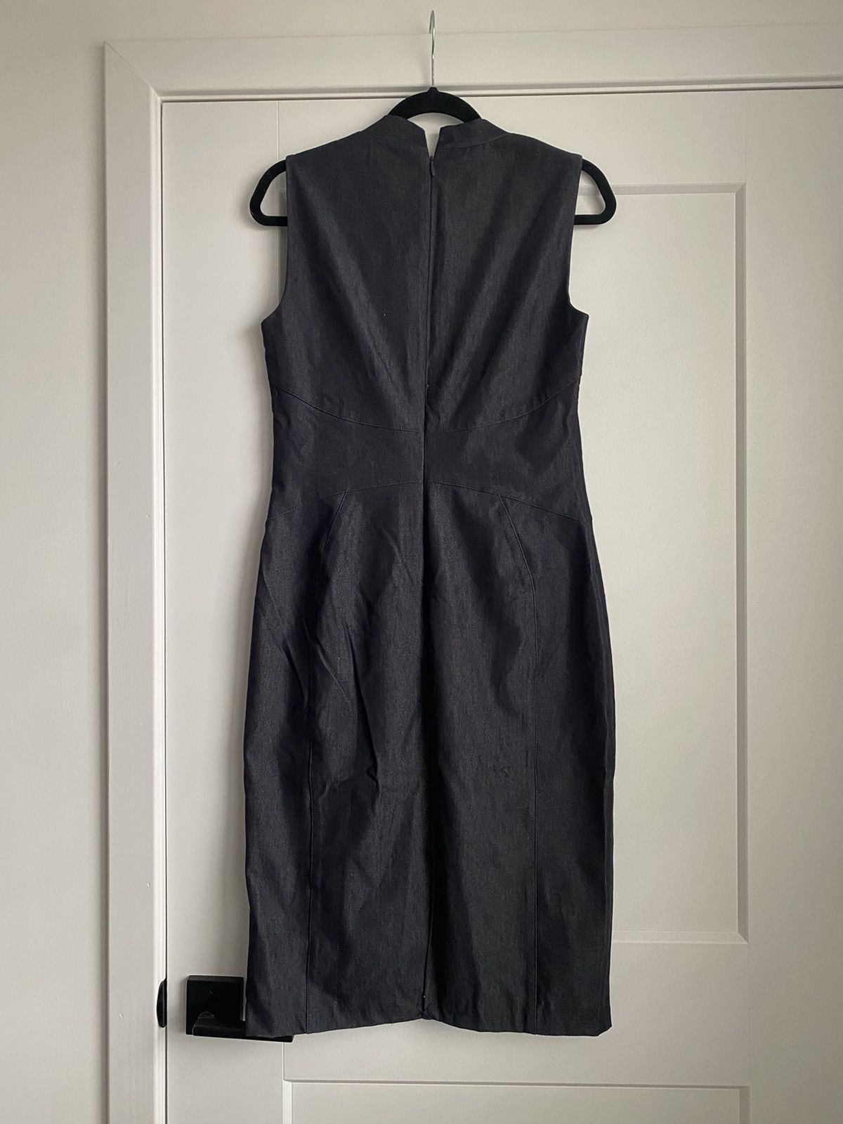White House Black Market WHBM Blue Stretch Chambray V-Neck Sheath Pencil Dress New Size M / US 6-8 / IT 42-44 - 7 Thumbnail