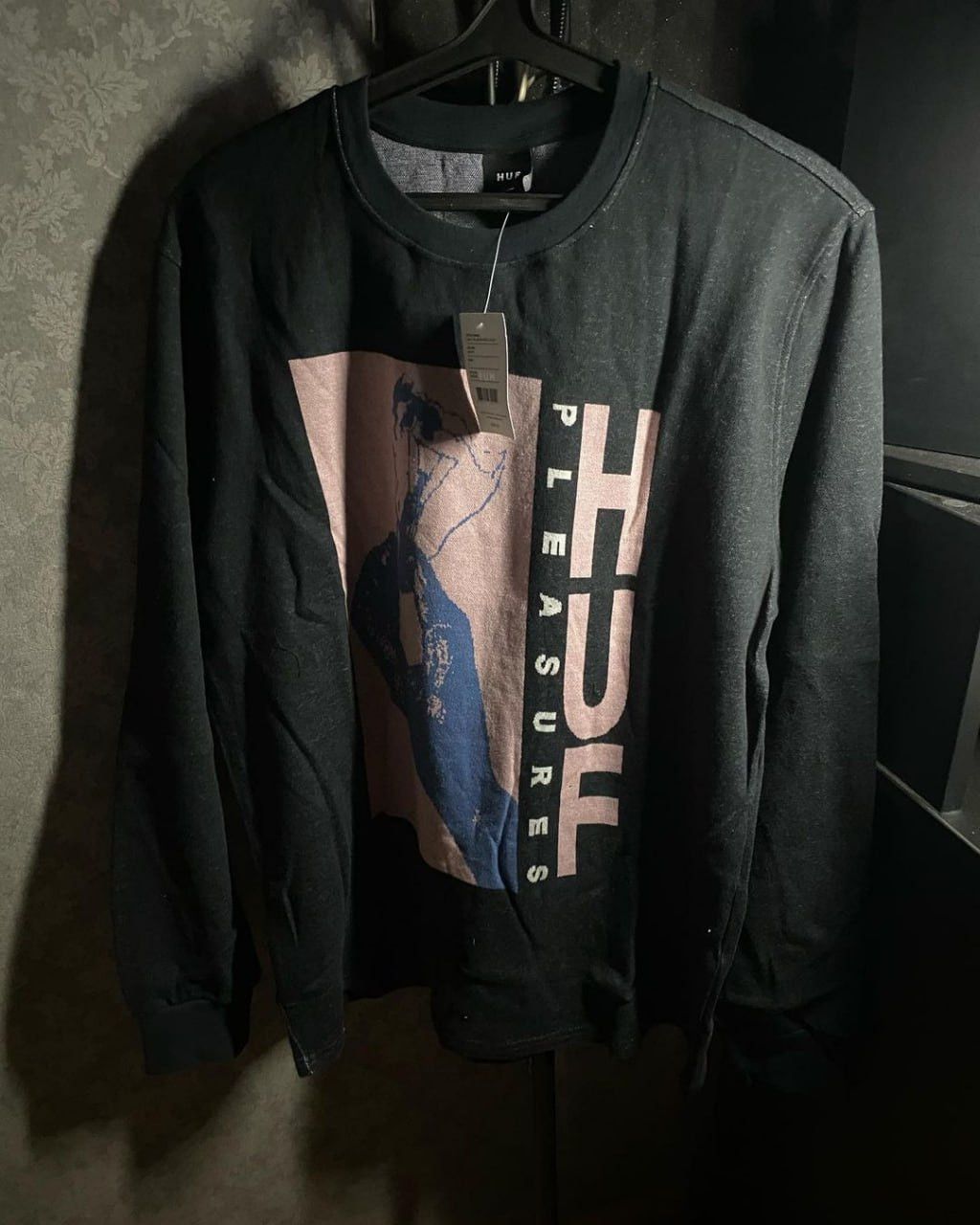 Huf × Pleasures Pleasures x Huf Light Up Jacquard L/S Shirt Size US L / EU 52-54 / 3 - 1 Thumbnail