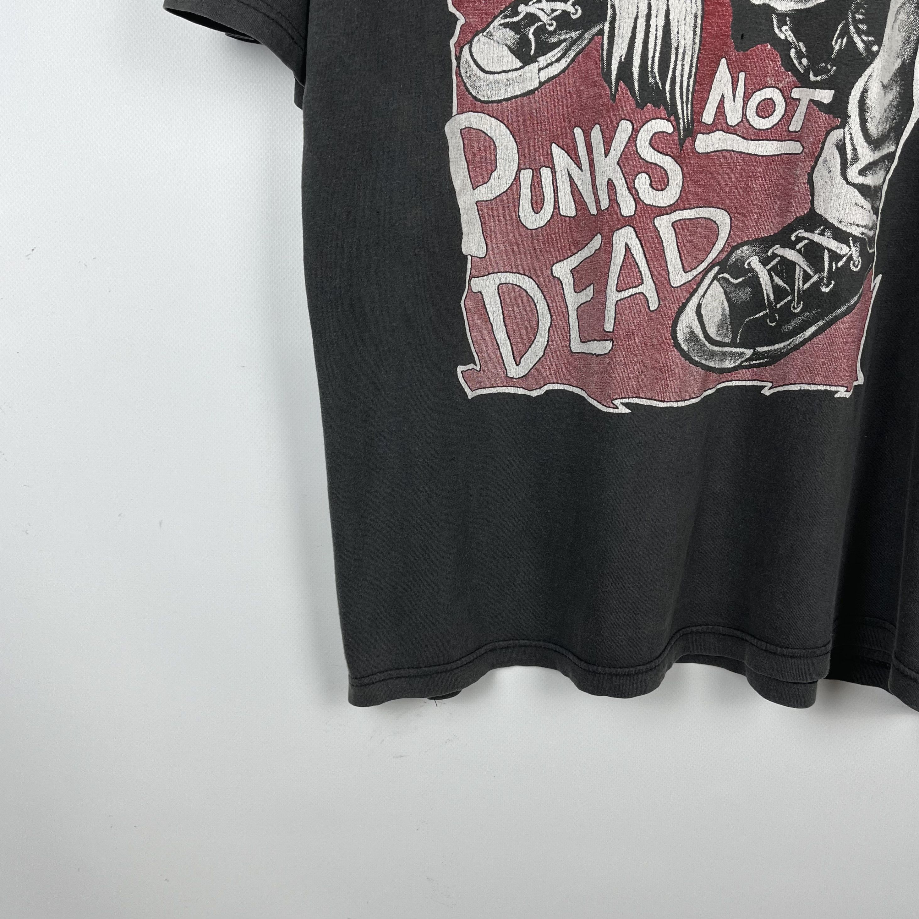 Vintage Vintage Punks Not Dead Graphic T Shirt 90’s Size US XL / EU 56 / 4 - 4 Thumbnail