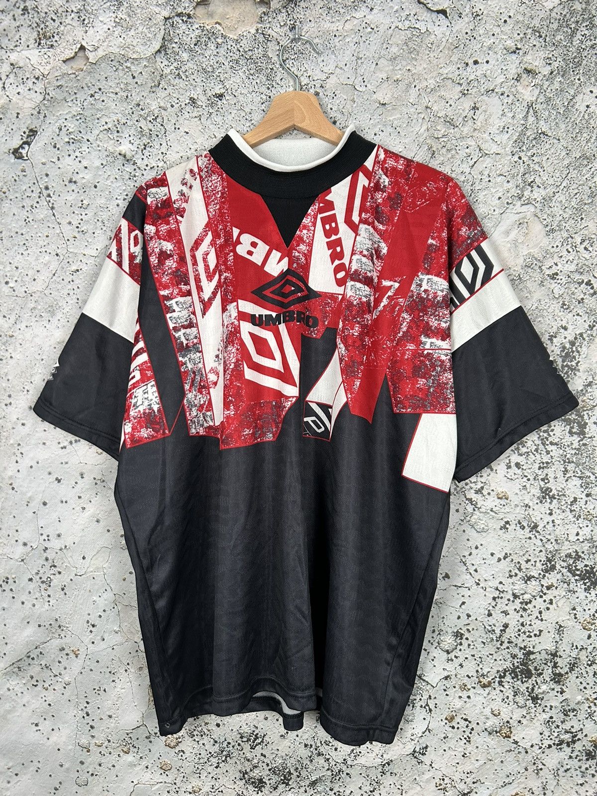 Umbro Vintage Umbro Sportswear Tee Retro 90s Football Soccer Hype Size US XL / EU 56 / 4 - 1 Thumbnail