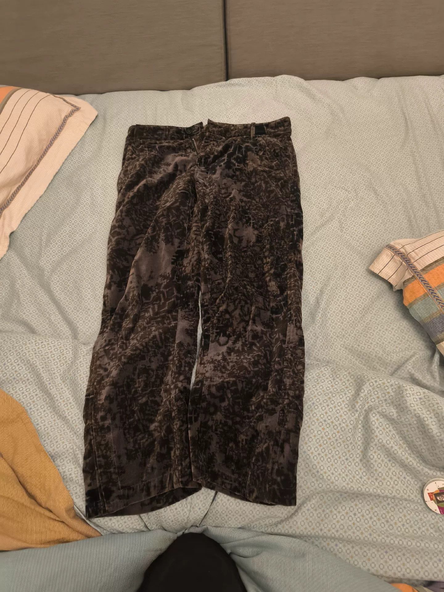 Ann Demeulemeester Ann Demeulemeester Black Flocked Slit Cropped Pants Size 26" / US 2 / IT 38 - 1 Thumbnail
