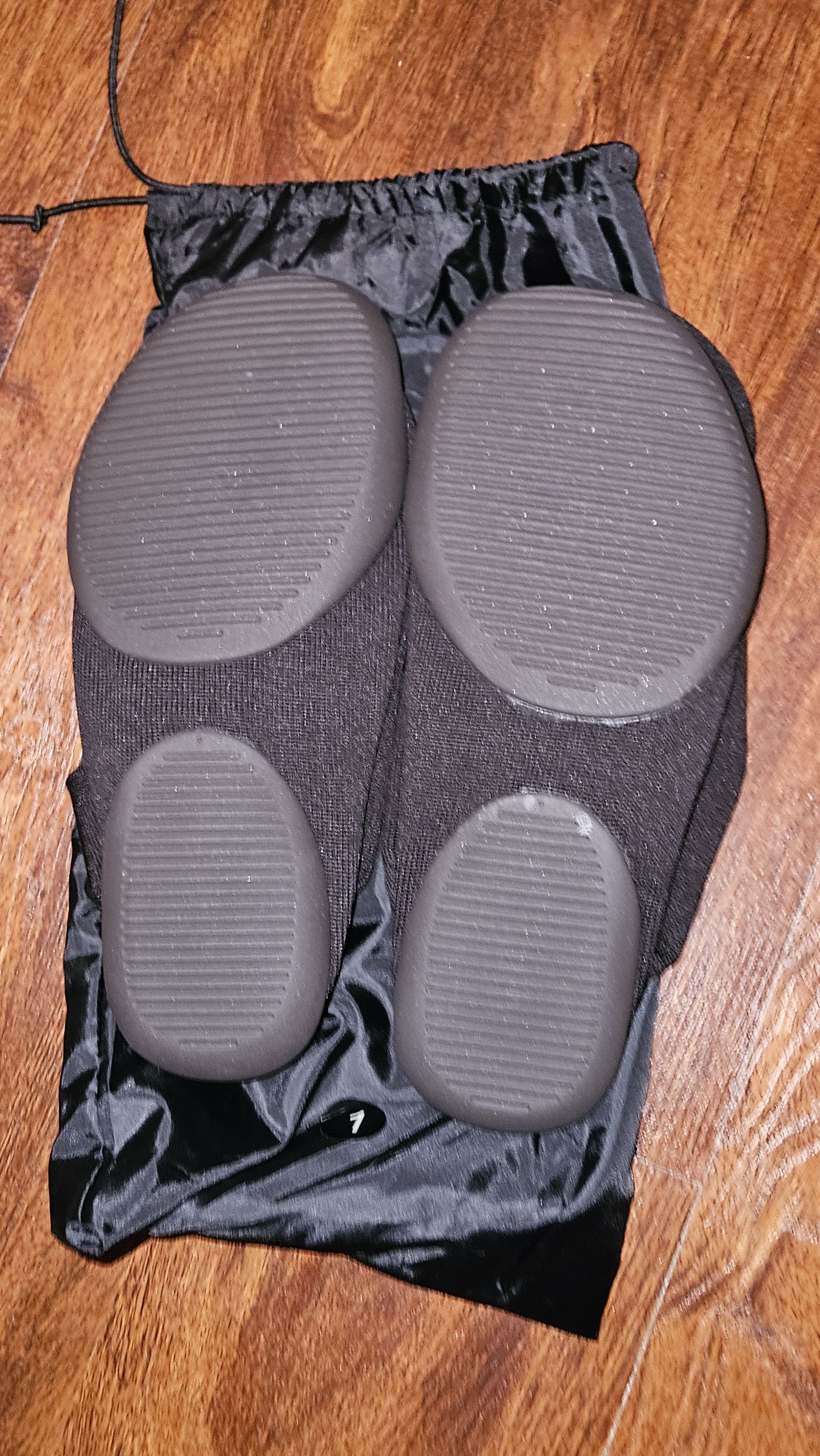 Yeezy Yeezy Pods Size 1 Size US 8 / EU 41 - 3 Thumbnail