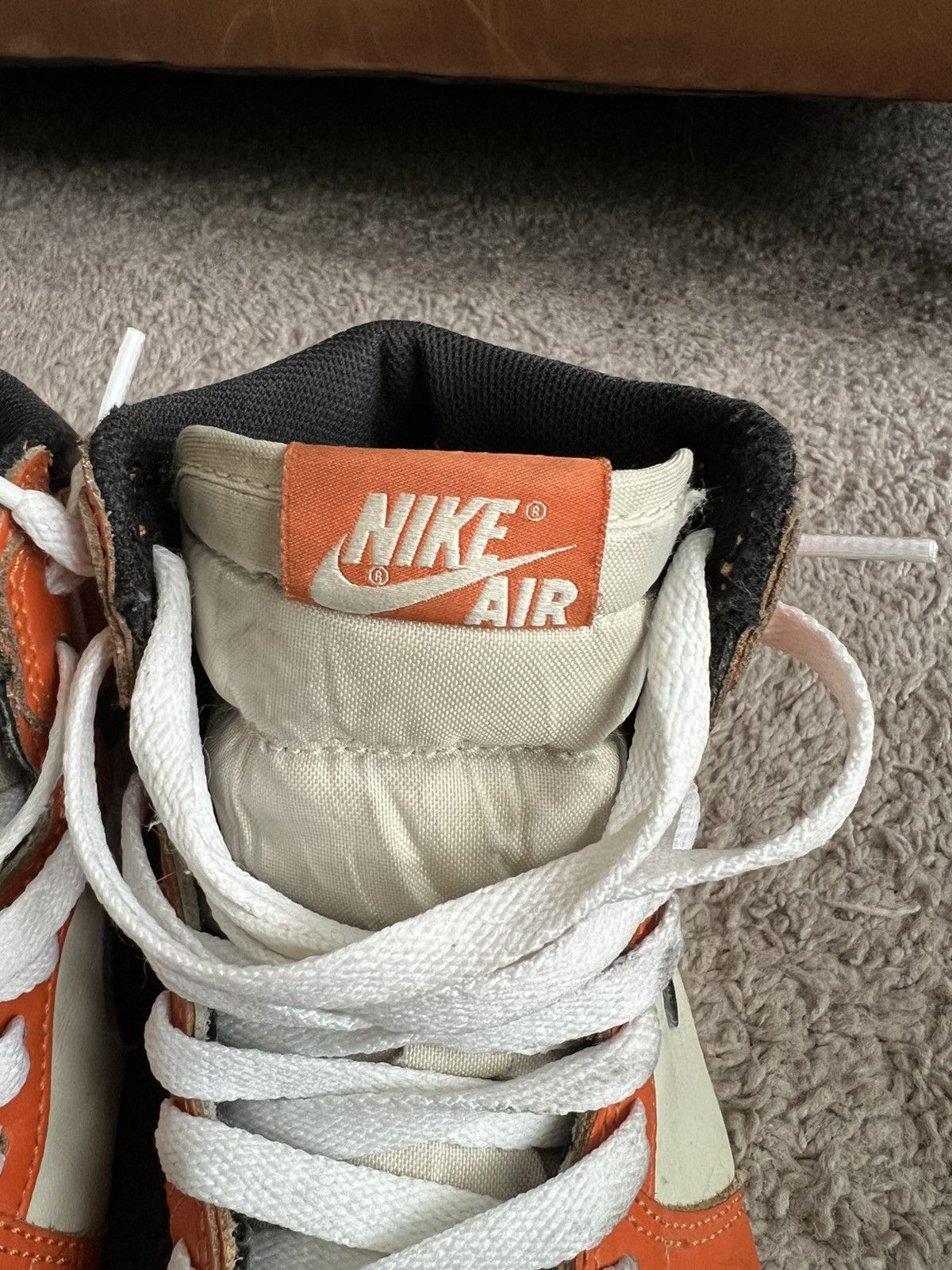 Jordan Brand Air Jordan 1 Retro High OG Shattered Backboard Away Size 7 Size US 7 / EU 40 - 12 Thumbnail