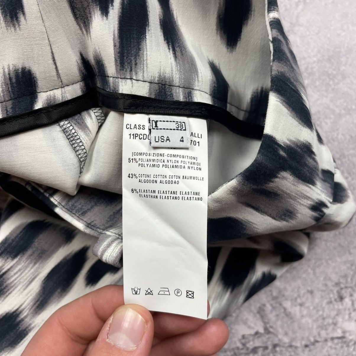 Roberto Cavalli Class Roberto Cavalli Skirt White Leopard Print Luxury Size 26" / US 2 / IT 38 - 7 Thumbnail
