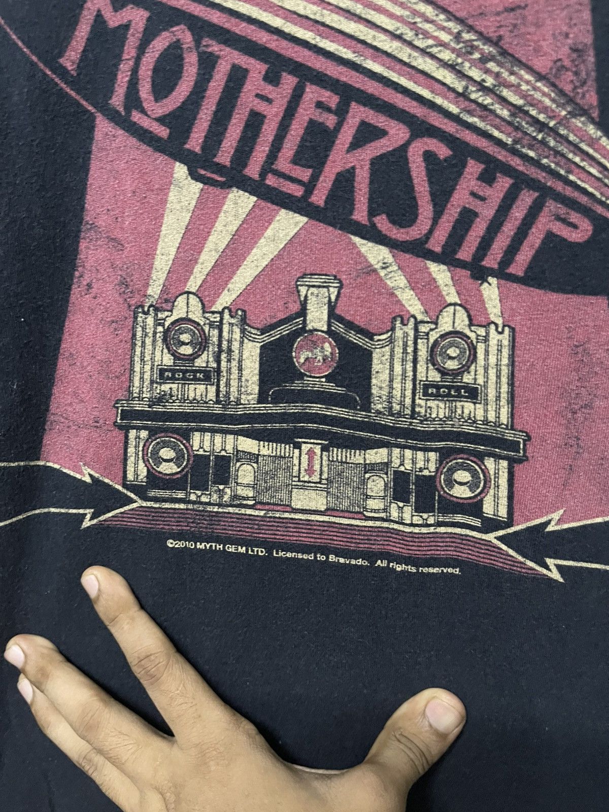 Band Tees 2010 LED ZEPPELIN MOTHERSHIP LONG SLEEVE TSHIRT Size US M / EU 48-50 / 2 - 6 Thumbnail