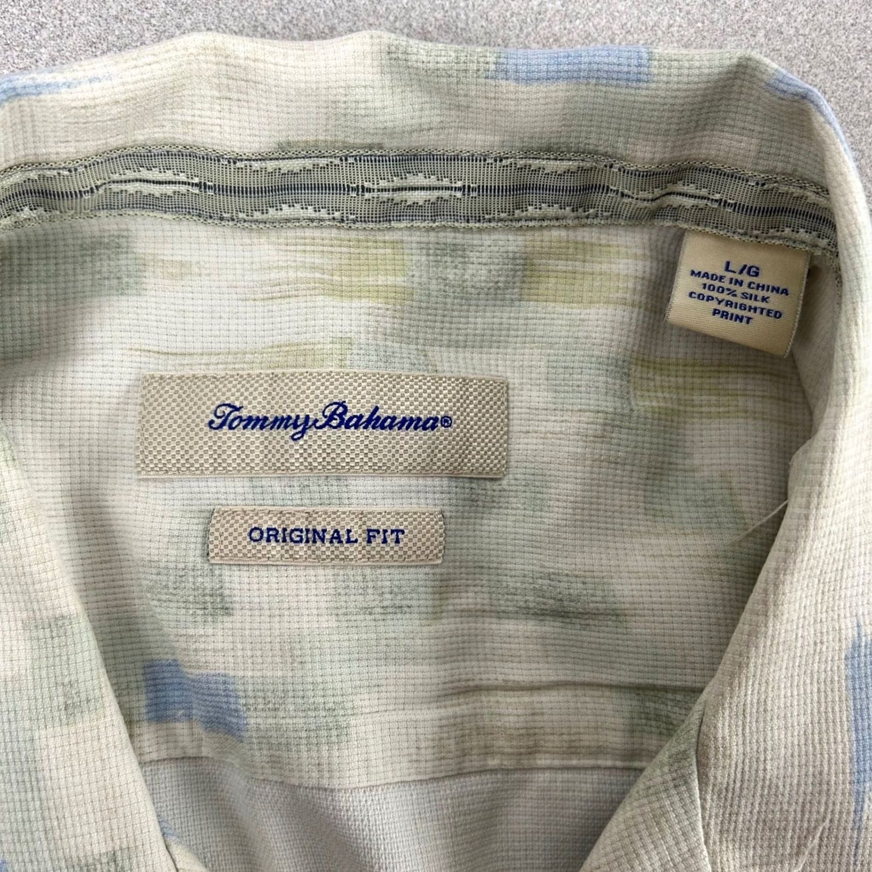 Tommy Bahama Tommy Bahama Silk Shirt Mens Large Cream Blue Geometric Ikat Print Size US L / EU 52-54 / 3 - 3 Thumbnail