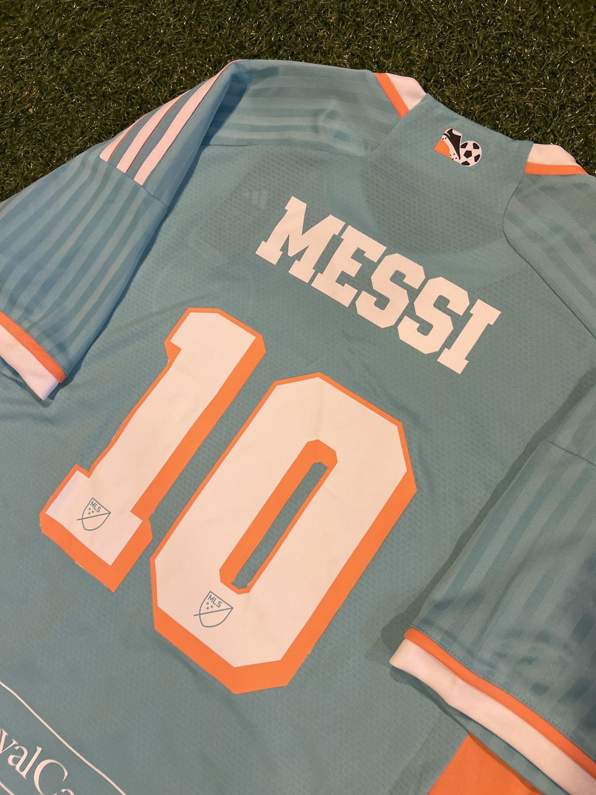 Adidas 24/25 Inter Miami Messi Third Shirt Size US L / EU 52-54 / 3 - 9 Thumbnail