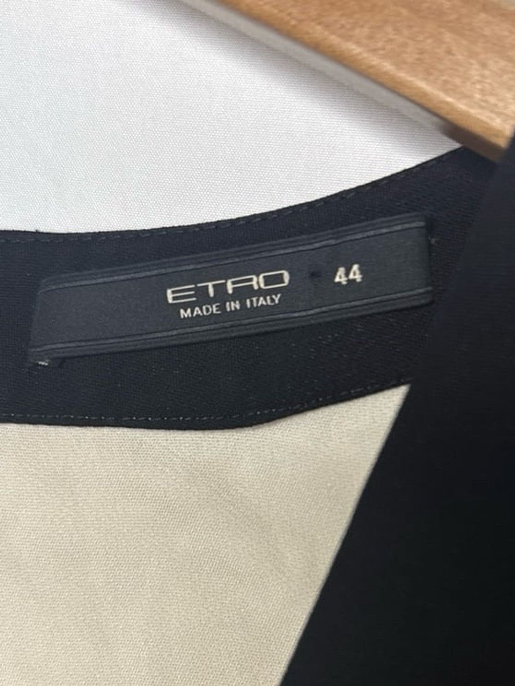 Etro Etro MADE IN ITALY wide sleeve wrists v-neck blouse top sz M Size M / US 6-8 / IT 42-44 - 5 Thumbnail