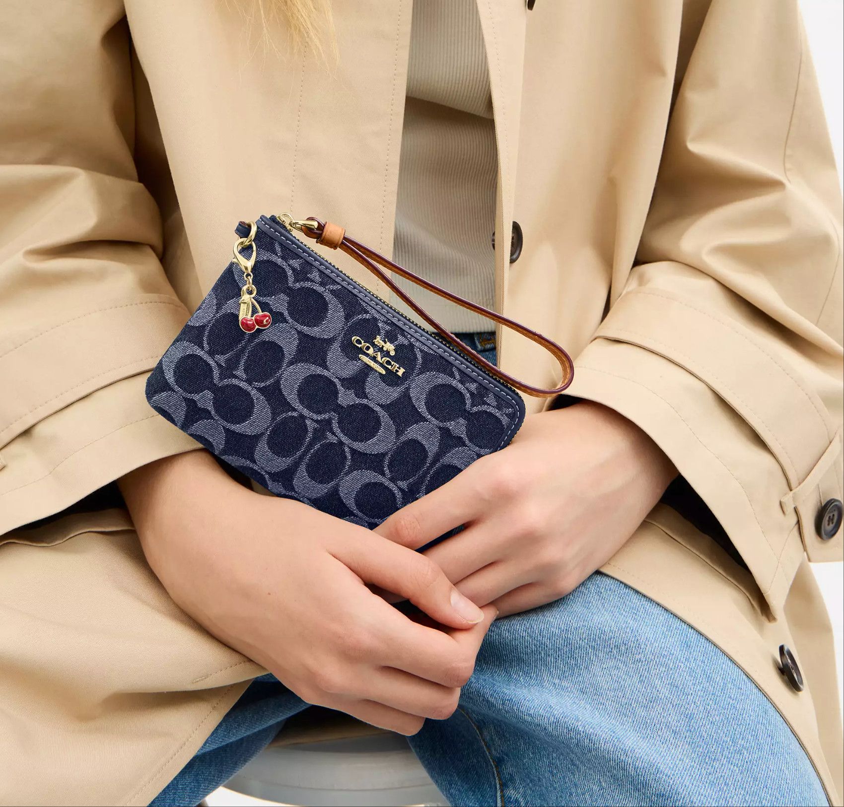 Coach Corner Zip Wristlet In Signature Denim CZ452 Size ONE SIZE - 10 Thumbnail