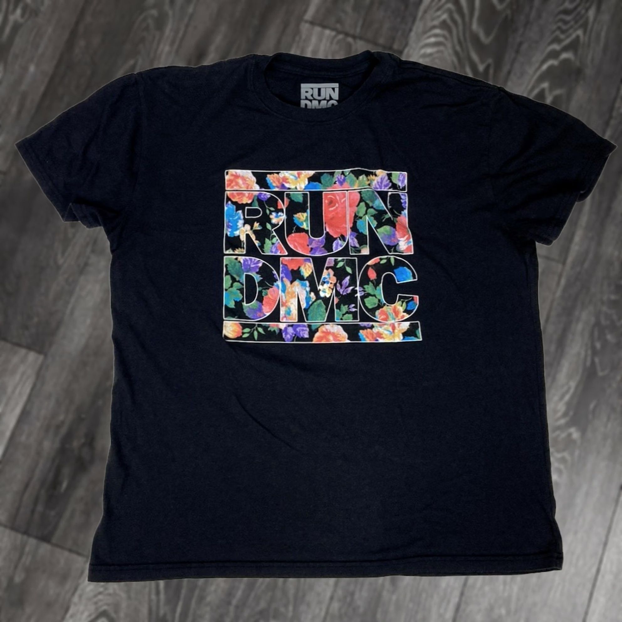 Logo 7 RUN DMC T-Shirt Women XL Black Logo Floral Short Sleeve Crew Neck Crew Neck Logo Hip Hop Music T-Shirt Size XL / US 12-14 / IT 48-50 - 1 Thumbnail