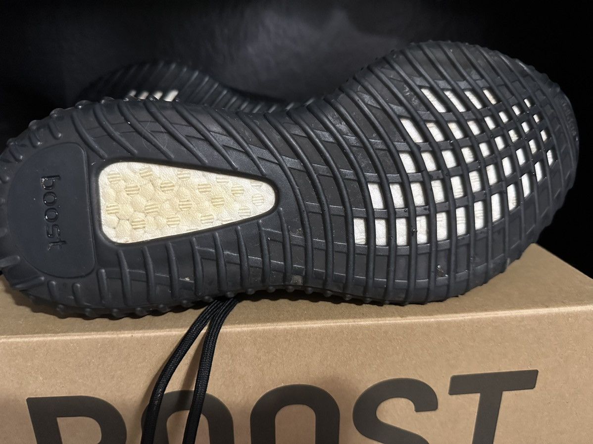 Adidas Yeezy 350 V2 Boost Black White / Oreo Size US 11 / EU 44 - 12 Thumbnail