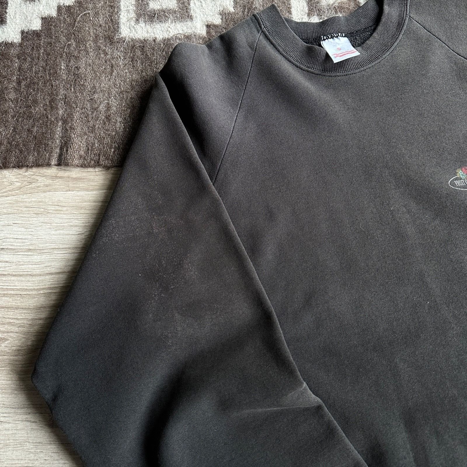 Fruit Of The Loom Vintage Fruit of the Loom Faded Crew Neck Sweatshirt 9440AC Size US XL / EU 56 / 4 - 6 Thumbnail