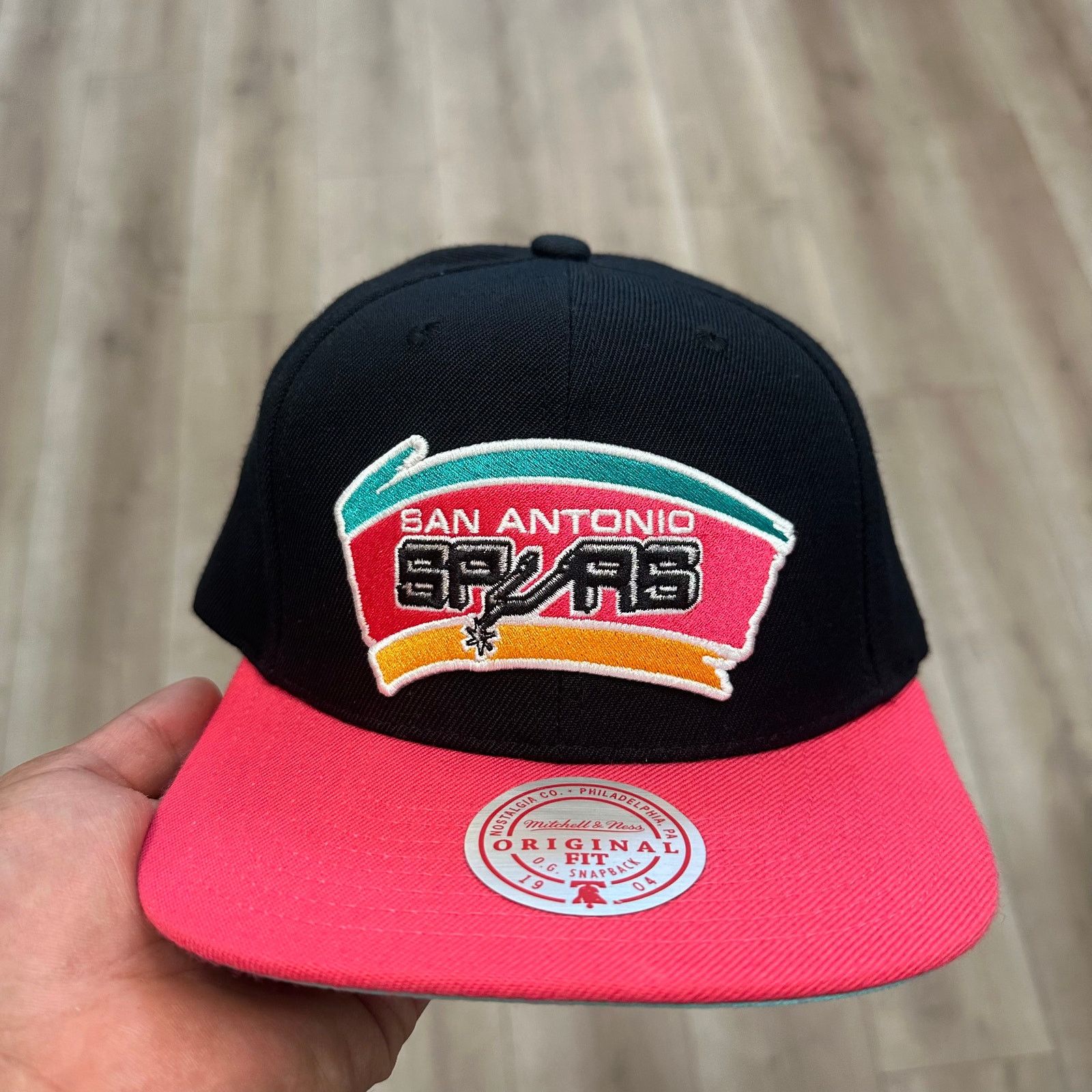 Mitchell & Ness Mitchell & Ness San Antonio Spurs NBA 2-Tone Snapback hat Size ONE SIZE - 2 Thumbnail